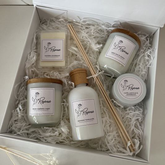 Collection White Gift Pack Large - 2 Classic Small Jars, 1 Reed Diffuser, 1 Gift Tin & 1 Wax Melt