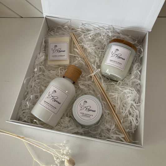 Collection White Gift Pack Large - 1 Classic Small Jar, 1 Reed Diffuser, 1 Gift Tin & 1 Wax Melt